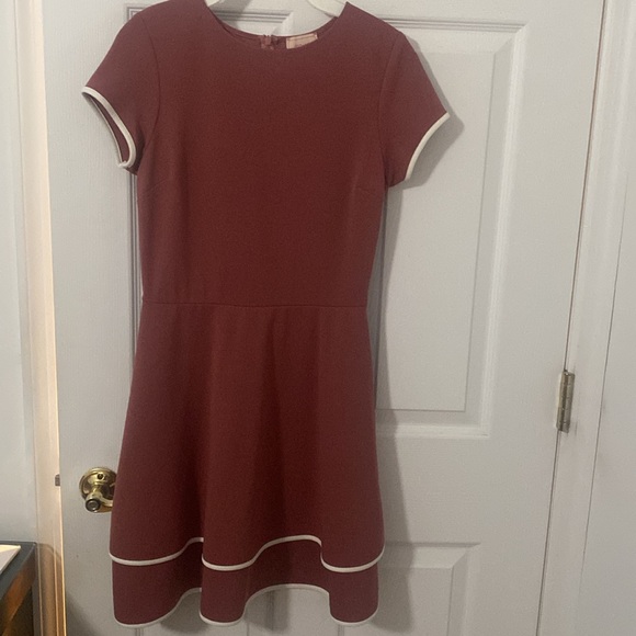 Love..ady reddish pink dress size m. Two layers on bottom part. Slight pilling. - Picture 2 of 9